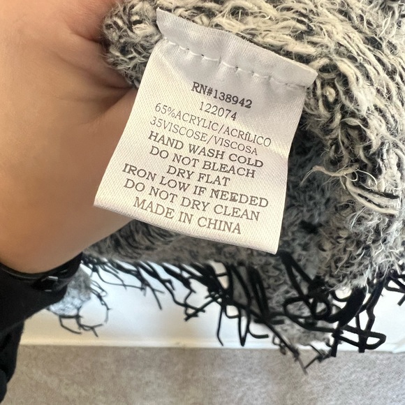 Ontwelfth | Fringe Knit Cardigan - Picture 6 of 9